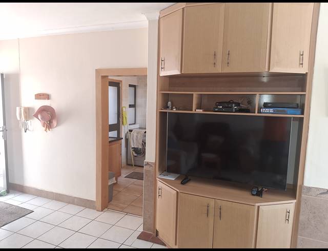 3 BEDROOM DUPLEX FOR SALE IN UVONGO BEACH